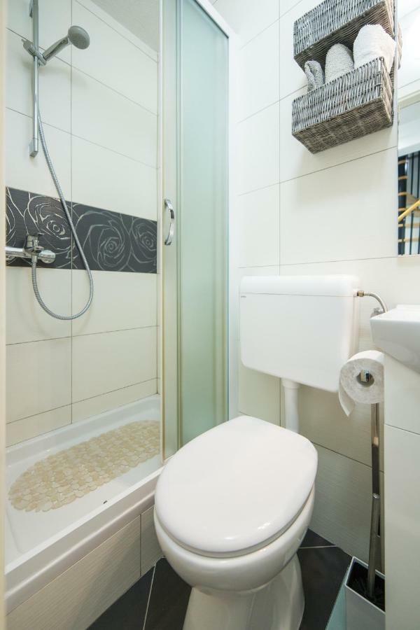 Studio Apartment Finta Rogotin Exterior photo